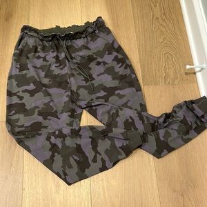 Lululemon camo joggers size 10